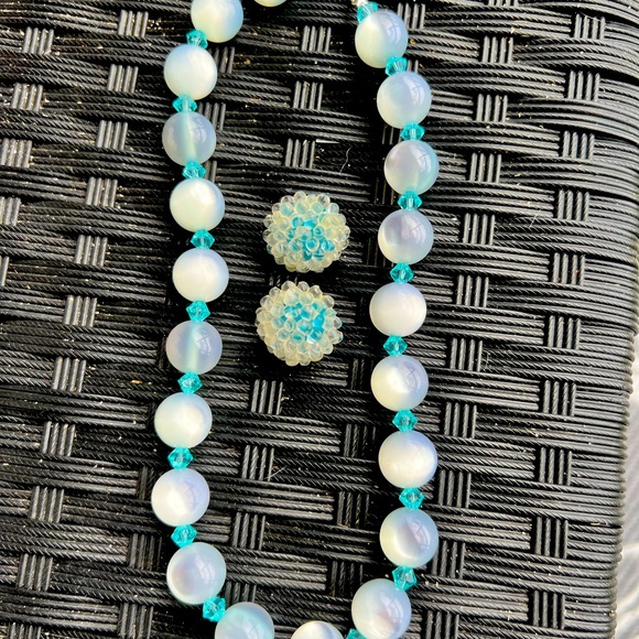 Powder blue ‘50’s necklace and Cabachons earrings to match - Picture 1 of 7